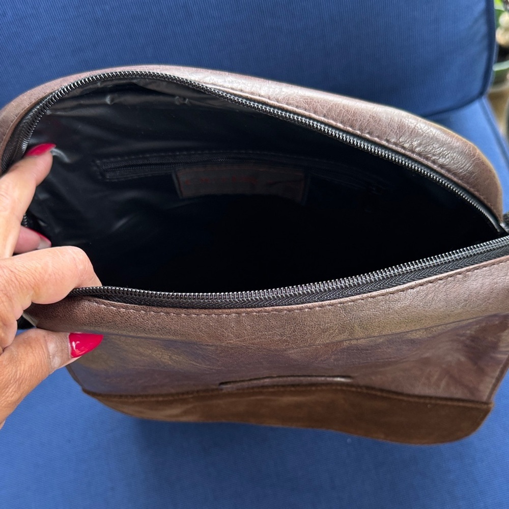 Outbrooks Dark Brown Leather Messenger Bag for Men - Picture 4 of 8